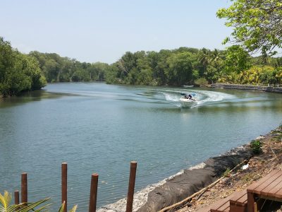 tour-por-el-canal-de-chiquimulilla-maya-jade-resorts